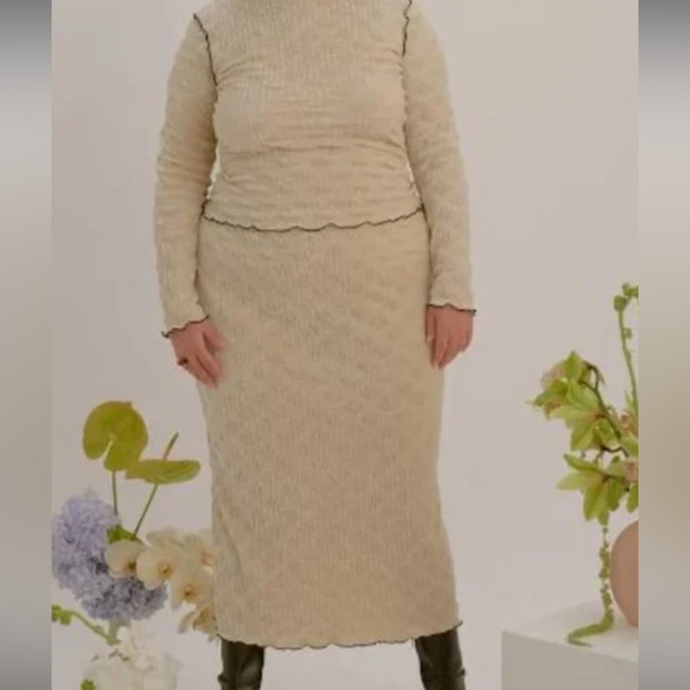 Lisa Says Gah Lee Velvet Skirt in Oat Milk Sz L